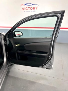 Used 2013 Dodge Avenger SE image 22