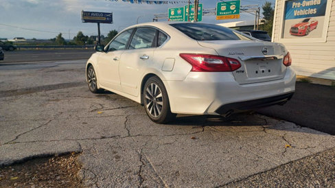 Used 2016 Nissan Altima 2.5 SV w/ Convenience Package image 4