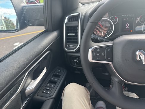 New 2025 RAM 1500 4x4 Crew Cab image 22