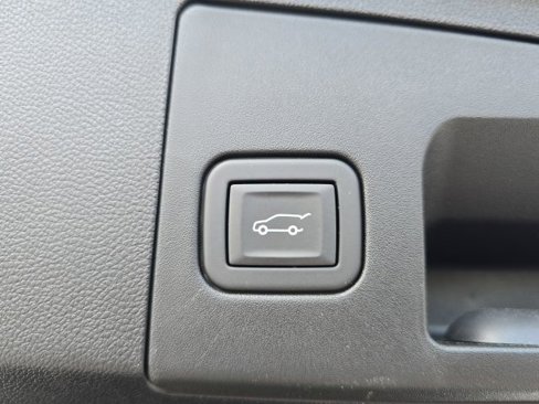 Used 2025 Cadillac XT4 Sport image 12