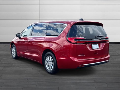 New 2026 Chrysler Pacifica Select image 6
