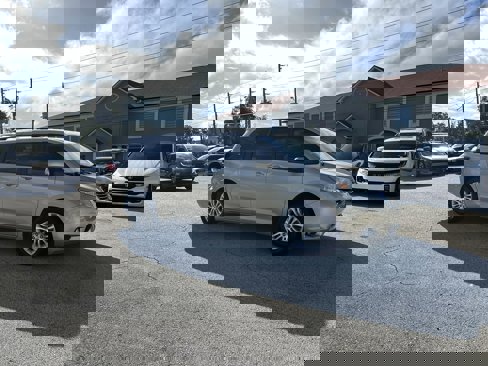 Used 2014 Toyota Sienna XLE image 9
