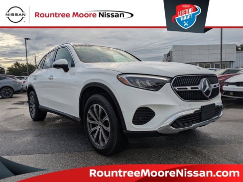 Used 2025 Mercedes-Benz GLC 300 4MATIC image 1