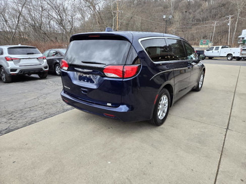 Used 2017 Chrysler Pacifica Touring image 8
