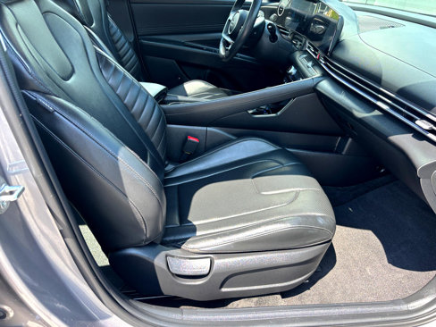 Used 2024 Hyundai Elantra Limited image 13