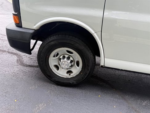 Used 2015 Chevrolet Express 2500 image 36