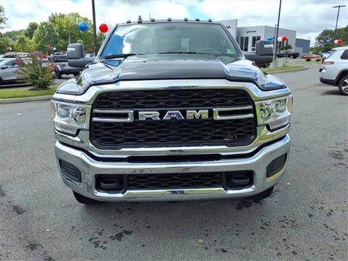 Used 2024 RAM 2500 Tradesman w/ Chrome Appearance Group image 9