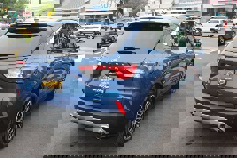 Used 2022 Ford Escape SEL w/ Technology Package image 3