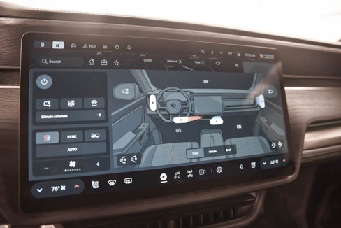 Used 2024 Rivian R1S Adventure image 21