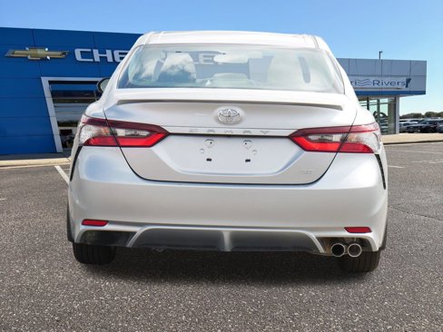 Used 2024 Toyota Camry SE image 4