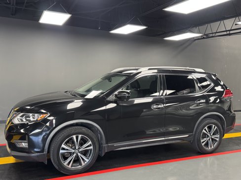 Used 2017 Nissan Rogue SL image 2