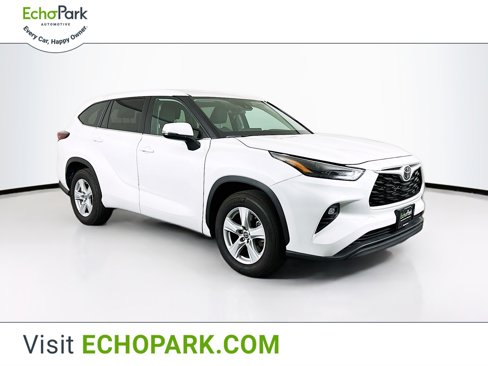 Used 2024 Toyota Highlander LE image 1