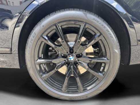 New 2026 BMW X7 M60i image 7