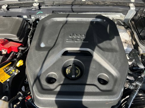 Used 2024 Jeep Wrangler Sahara image 39