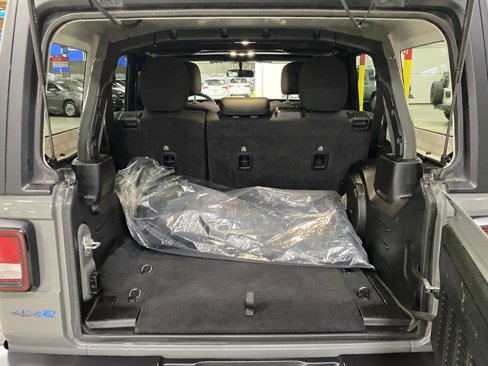 Used 2023 Jeep Wrangler Unlimited image 6