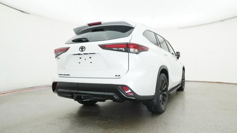 New 2025 Toyota Highlander XLE image 19