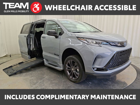 Used 2025 Toyota Sienna XSE image 1