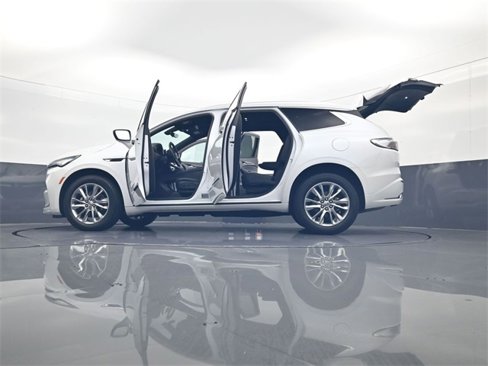 Used 2024 Buick Enclave Avenir w/ Avenir Technology Package image 35