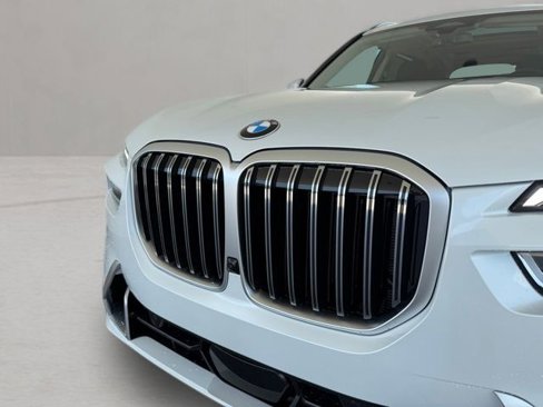 Used 2026 BMW X7 xDrive40i w/ Premium Package image 2