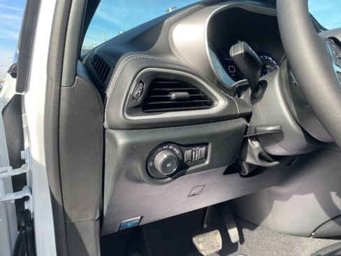 New 2026 Chrysler Pacifica Select image 18