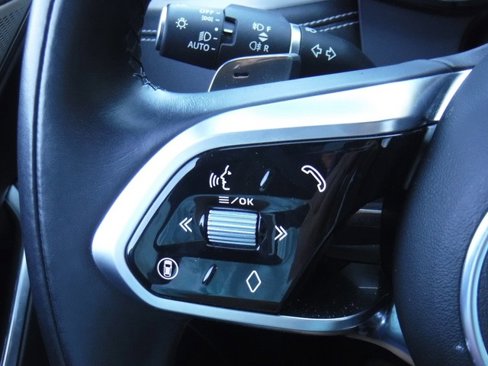 Used 2025 Jaguar F-PACE R-Dynamic S image 35