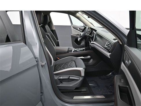New 2025 Volkswagen Atlas Peak Edition SE image 14