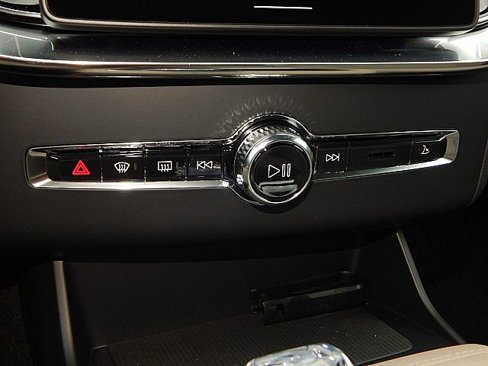 New 2026 Volvo XC90 B6 Plus w/ Protection Package Premier image 19