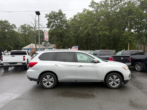 Used 2020 Nissan Pathfinder SL image 2