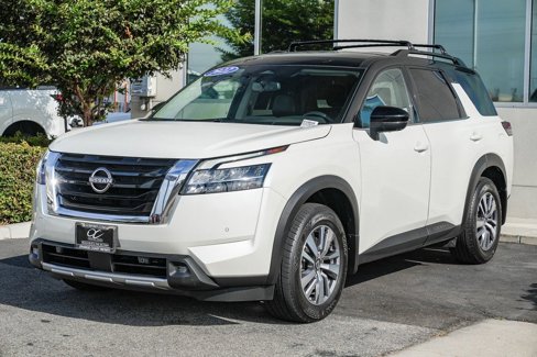 Used 2022 Nissan Pathfinder SL image 3