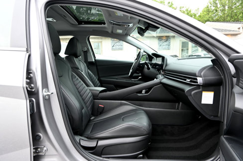 Used 2024 Hyundai Elantra Limited image 33