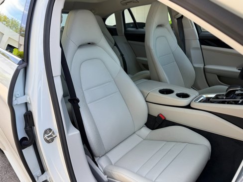 Used 2023 Porsche Panamera 4 w/ Premium Package image 30