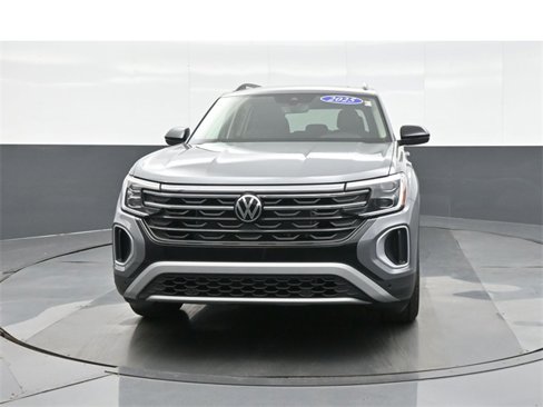 New 2025 Volkswagen Atlas Peak Edition SE image 2