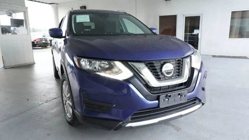 Used 2020 Nissan Rogue SV image 1