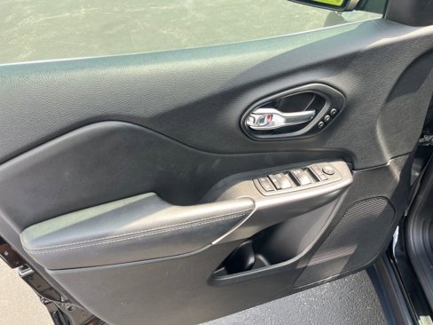 Used 2021 Jeep Cherokee Limited image 10