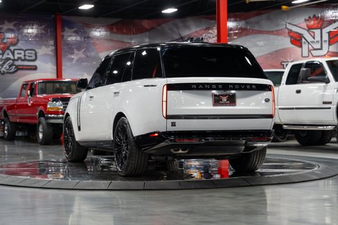 Used 2023 Land Rover Range Rover Long Wheelbase SE image 19