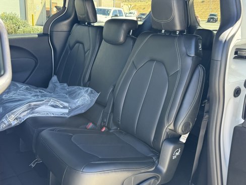 New 2026 Chrysler Pacifica Select w/ S Appearance Package image 25