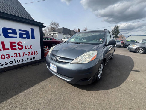 Used 2009 Toyota Sienna LE image 2