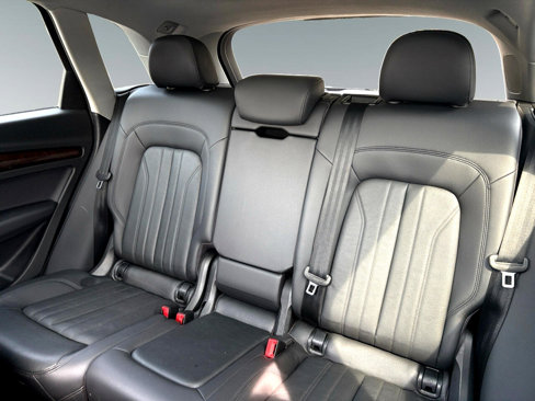Used 2018 Audi Q5 2.0T Premium Plus w/ Premium Plus Package image 32