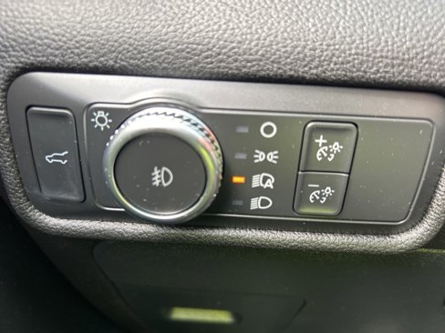 Used 2022 Ford Explorer XLT w/ Equipment Group 202A image 27