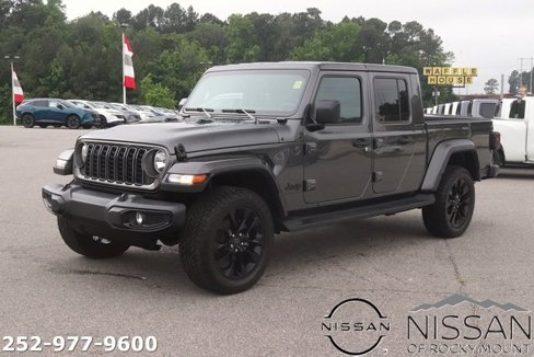 Used 2025 Jeep Gladiator Sport image 3