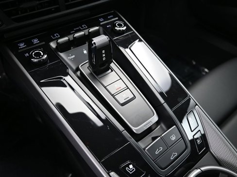 Certified 2025 Porsche 911 Carrera image 24