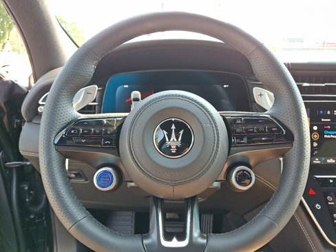 New 2025 Maserati Grecale GT image 16