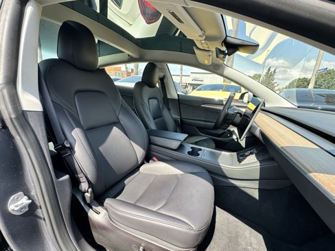 Used 2023 Tesla Model 3 Standard Range image 12