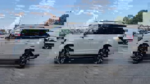 New 2025 Ford Expedition Max Platinum image 3