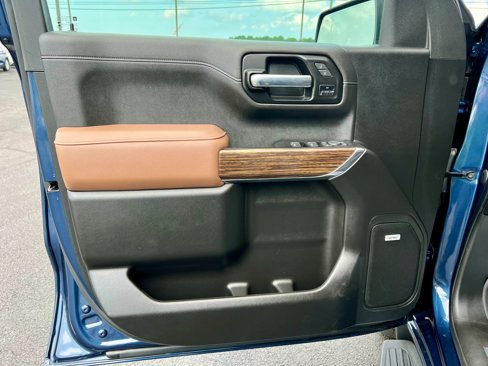 Used 2022 Chevrolet Silverado 1500 High Country w/ Technology Package image 29