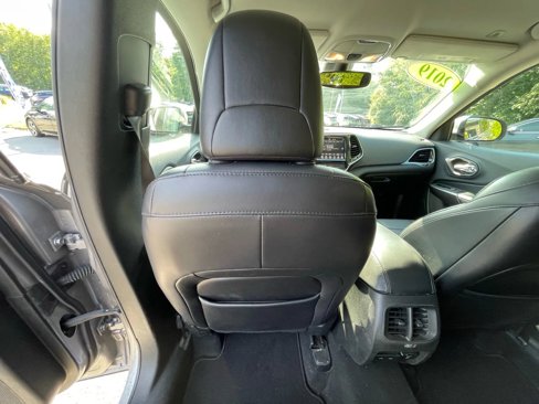 Used 2019 Jeep Cherokee Limited image 39