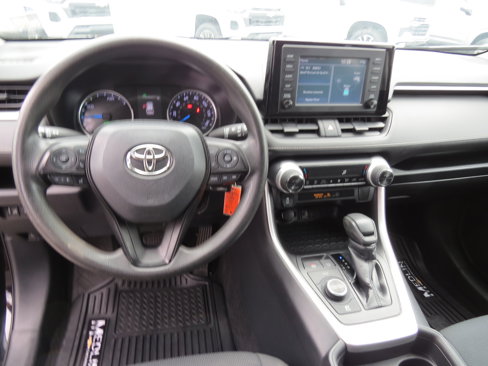 Used 2019 Toyota RAV4 LE image 18