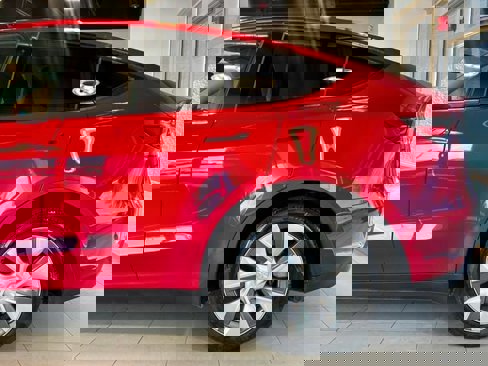 Used 2023 Tesla Model Y Long Range image 9