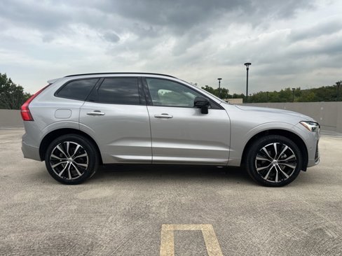 Certified 2025 Volvo XC60 B5 Plus image 10