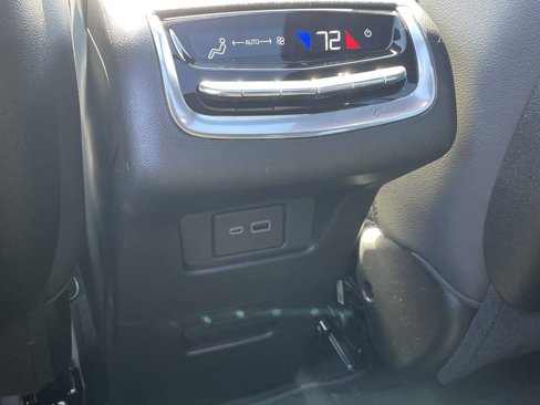 New 2025 Cadillac XT6 Luxury image 18